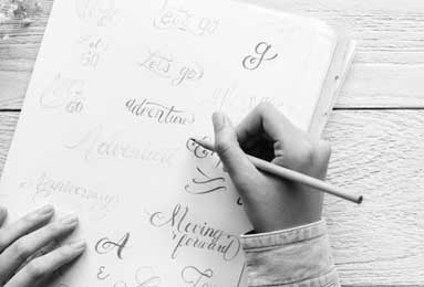 非常不满！英格兰U21更衣室遭到偷拍，恩瓦内里用毛巾怒砸玻璃