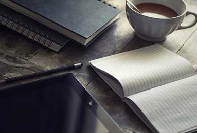 非常不满！英格兰U21更衣室遭到偷拍，恩瓦内里用毛巾怒砸玻璃